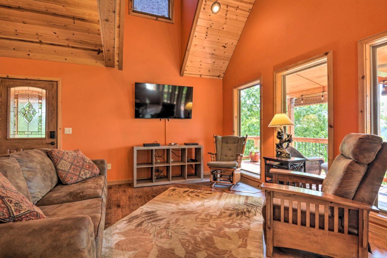 Spacious Log Cabin With Fire Pit And Game Room! Юрика-Спрінгс Екстер'єр фото