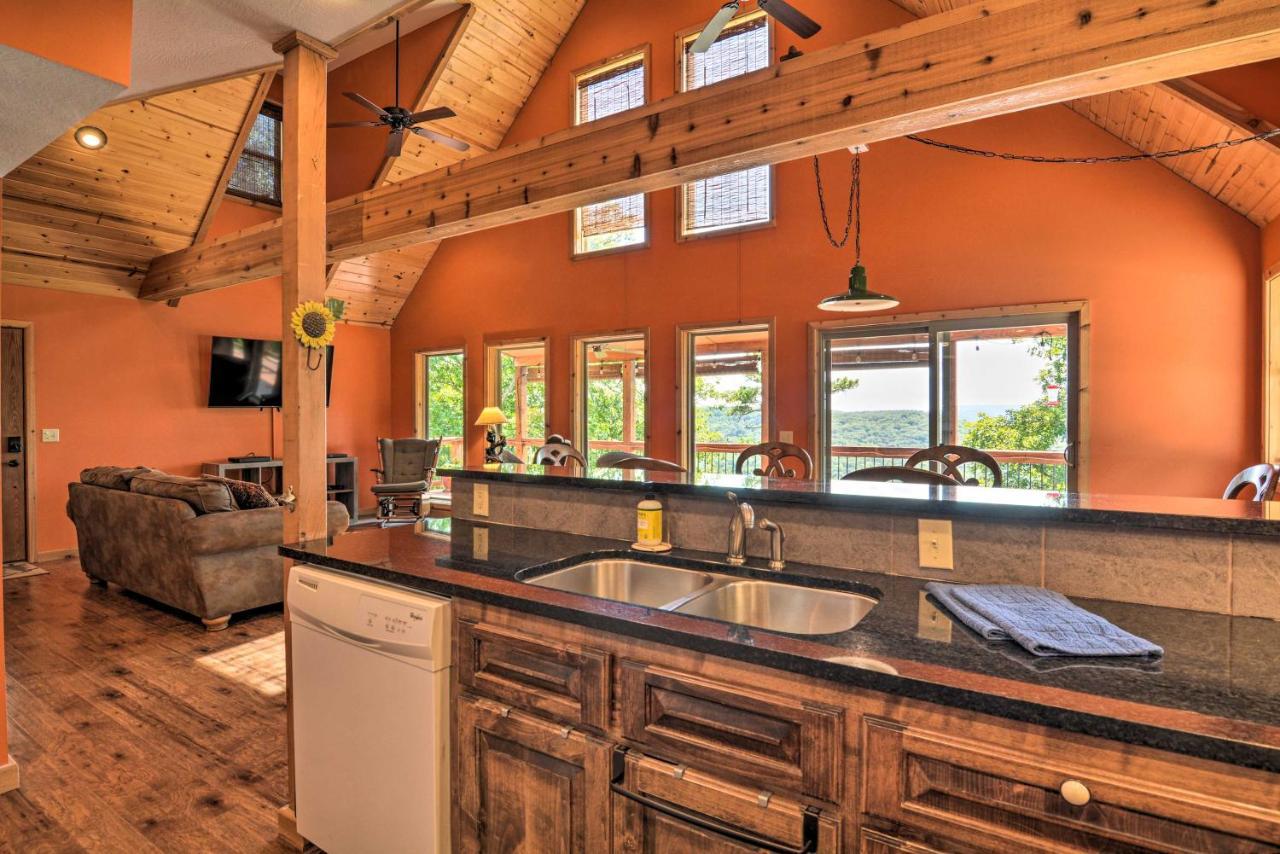 Spacious Log Cabin With Fire Pit And Game Room! Юрика-Спрінгс Екстер'єр фото