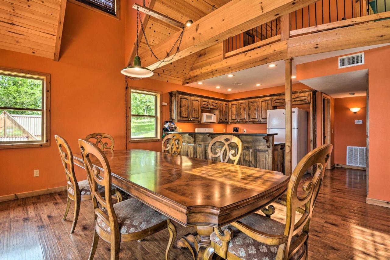 Spacious Log Cabin With Fire Pit And Game Room! Юрика-Спрінгс Екстер'єр фото
