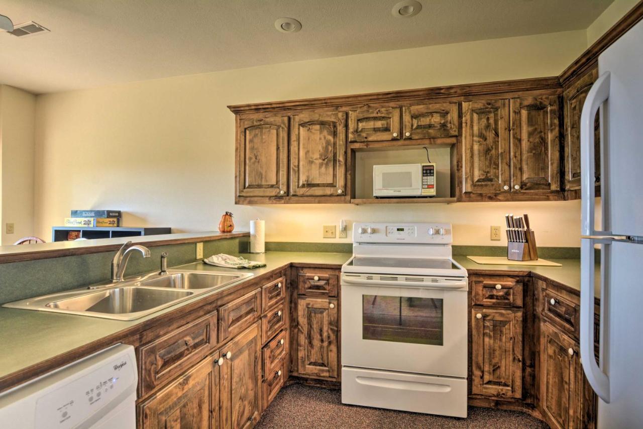 Spacious Log Cabin With Fire Pit And Game Room! Юрика-Спрінгс Екстер'єр фото