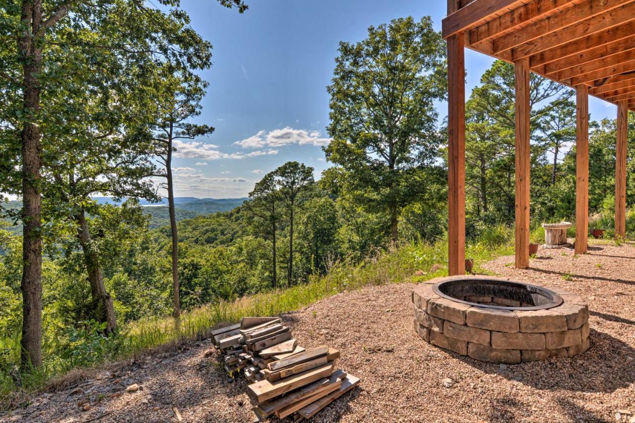 Spacious Log Cabin With Fire Pit And Game Room! Юрика-Спрінгс Екстер'єр фото