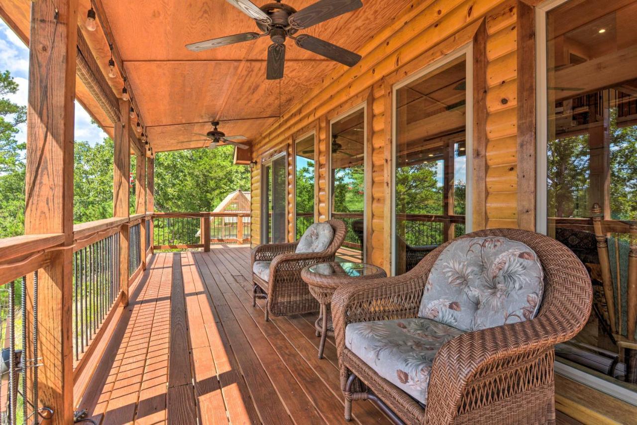 Spacious Log Cabin With Fire Pit And Game Room! Юрика-Спрінгс Екстер'єр фото